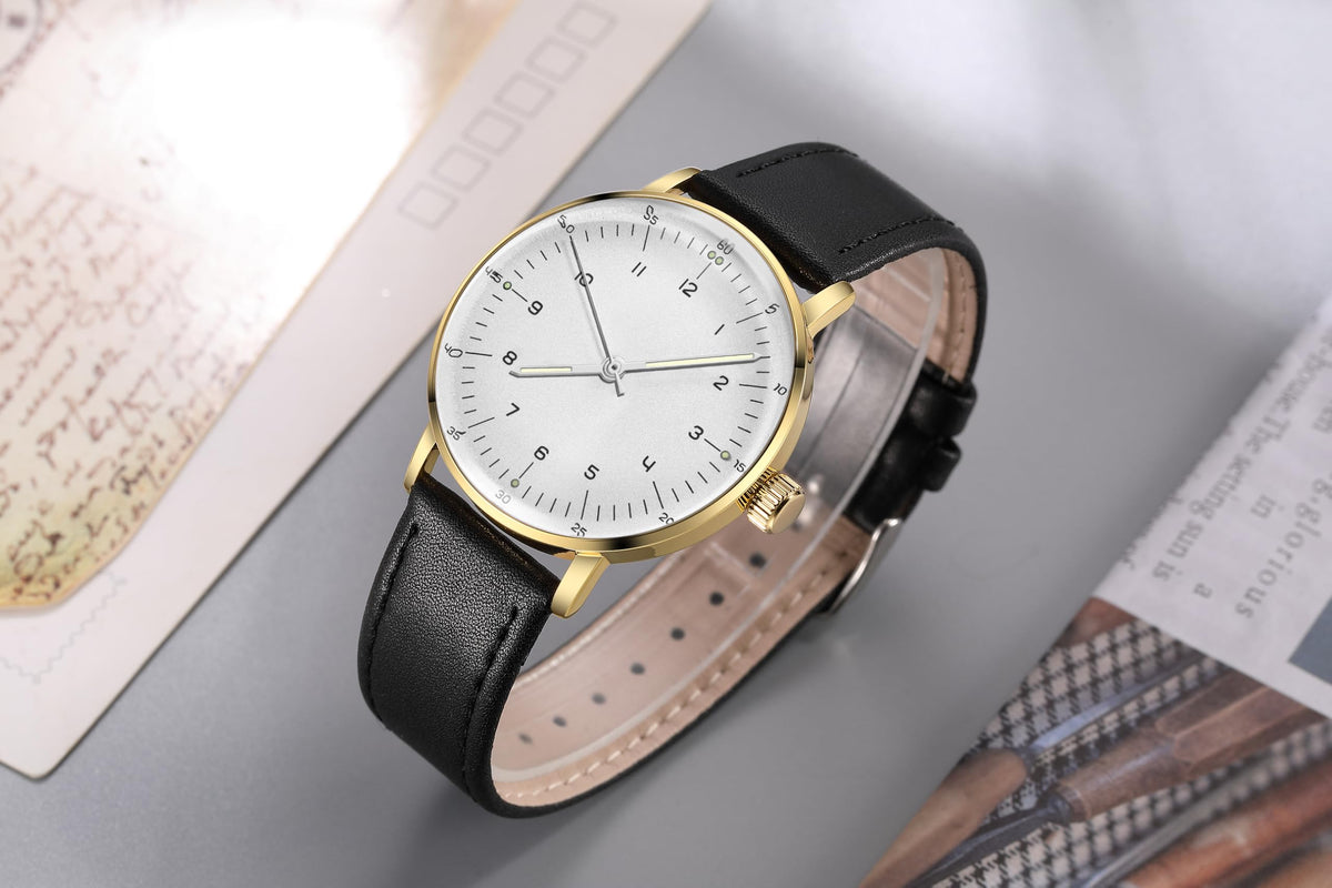 Vintage Mechanical Watch with Domed Glass and 40mm Case Z765278